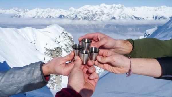 Dit zijn de 10 lekkerste alcoholische wintersportdranken voor op de piste